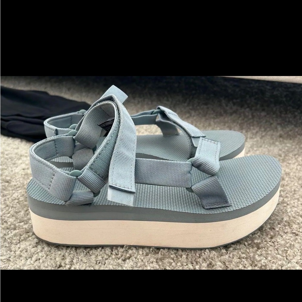 Blue and white platform Teva’s